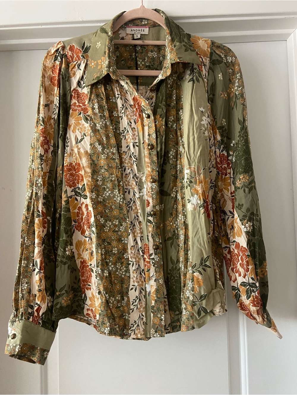 ✨ NWT Andrée by UNIT Floral Patchwork Button-Front Blouse - Picture 2 of 6